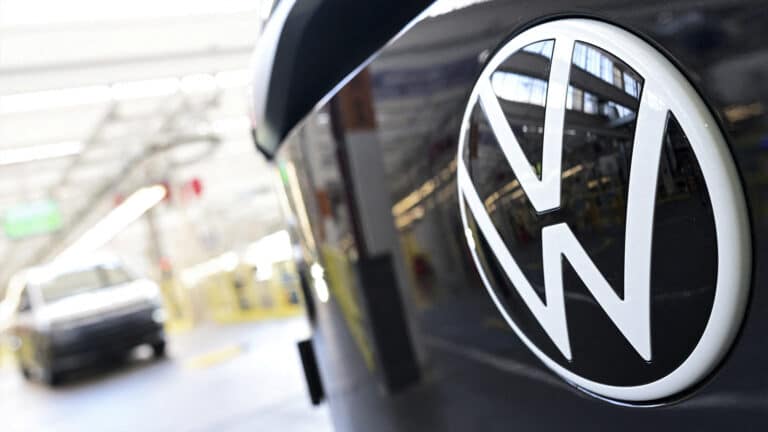 В Лондоне начали красть эмблемы Volkswagen вместе с радарами