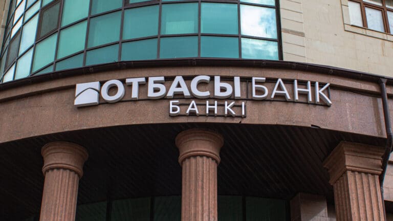 Деньги казахстанцев на депозите Отбасы банка могут арестовать