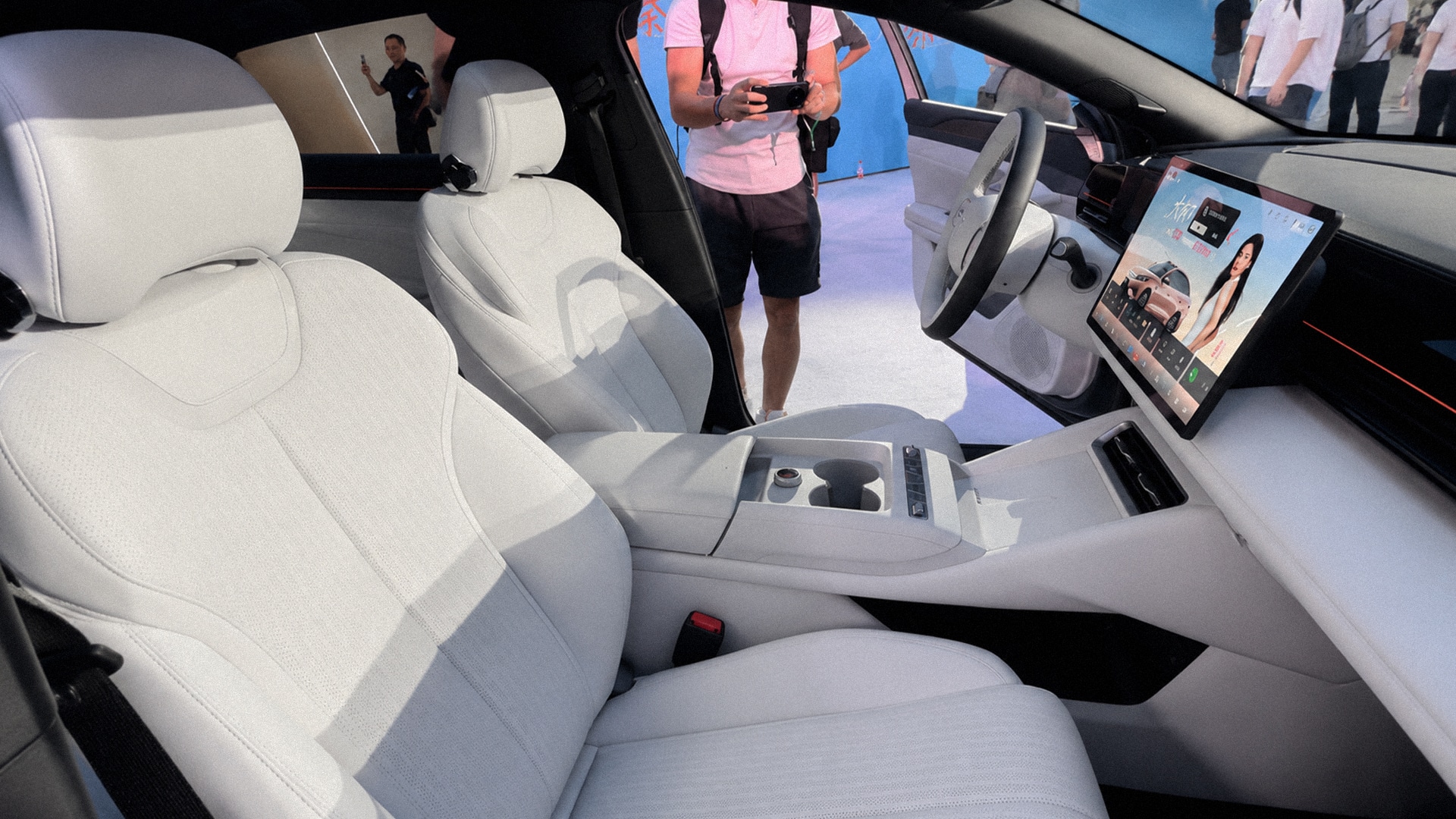 Салон седана Qin Max / Фото: BYD, бильд-редактор: Адэлина Мамедова