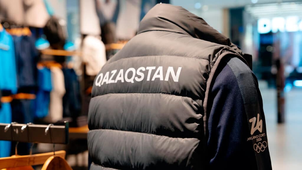 Под видом формы сборной Казахстана продают неофициальную экипировку