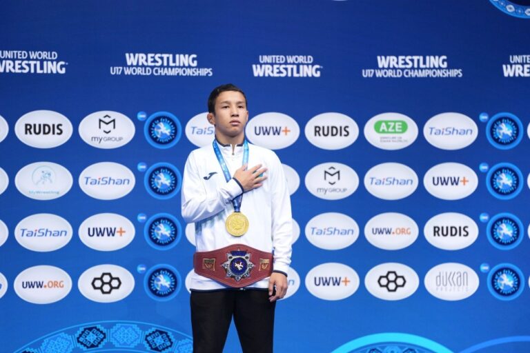 Казахстан завоевал еще четыре медали на юношеском чемпионате мира по борьбе в Баку