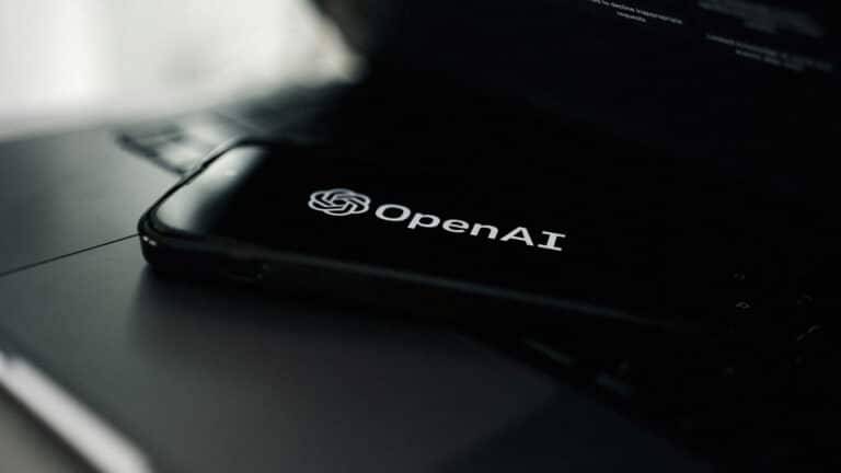 OpenAI готовит необычный ИИ-гаджет без экрана