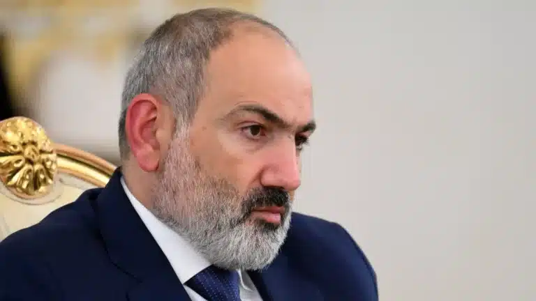 Пашинян ушел в отставку после начала работы нового парламента Армении
