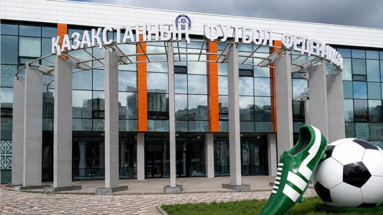 В Астане на ребенка упали футбольные ворота: КФФ начала проверку