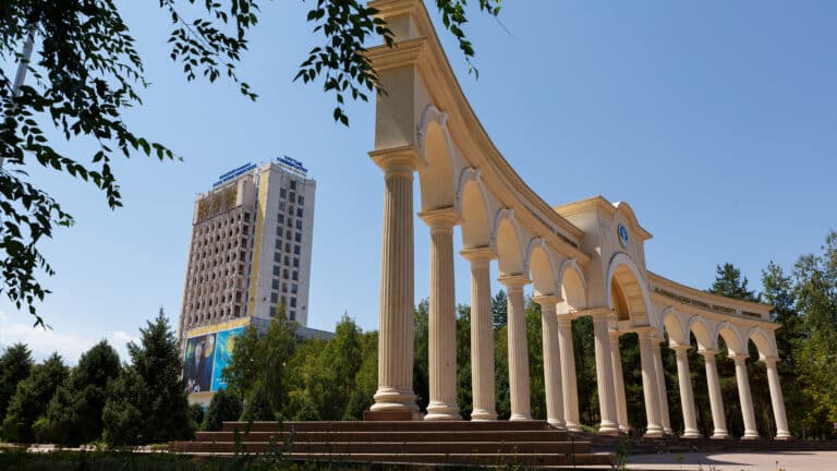 Казахстанский вуз обогнал университеты Канады и Испании в рейтинге QS