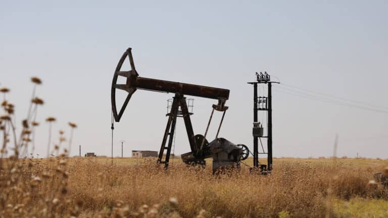 Казахстан выставит на торги 24 участка недр для добычи нефти и газа