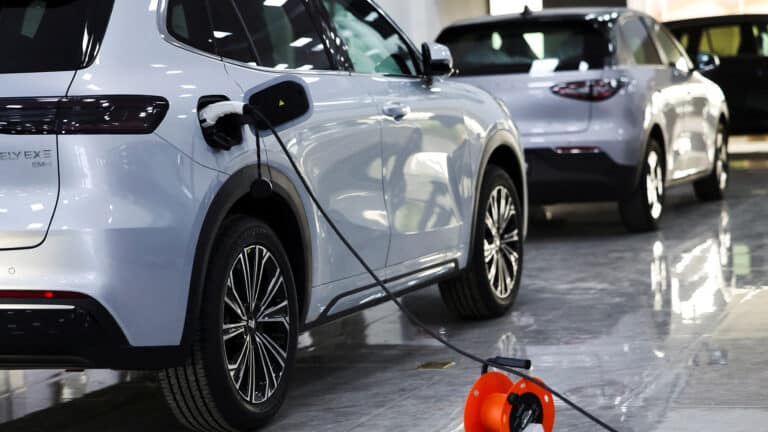Geely электромобильдері 5 минутта зарядталады