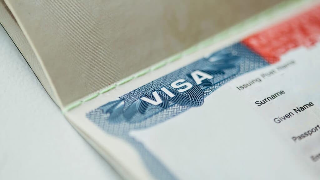 Запрет на визы в США отменили: что делать казахстанцам