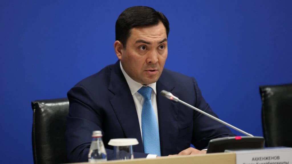Глава Минэнерго пообещал предметно ответить на критику качества бензина в соцсетях / Серикжан Ковланбаев, бильд-редактор Адэлина Мамедова