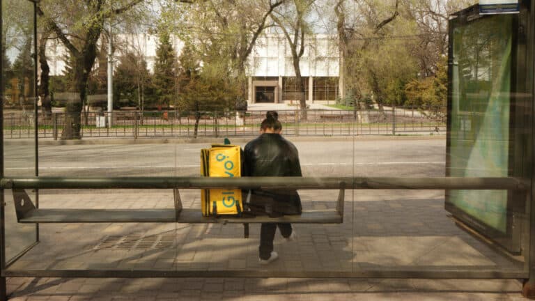 Женщины-курьеры смогут получить адресную социальную помощь в Казахстане