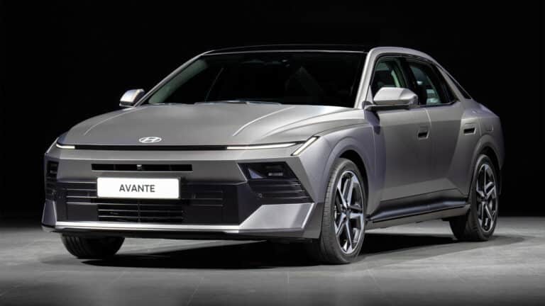 Новая Hyundai Elantra установила рекорд по заказам за первый день