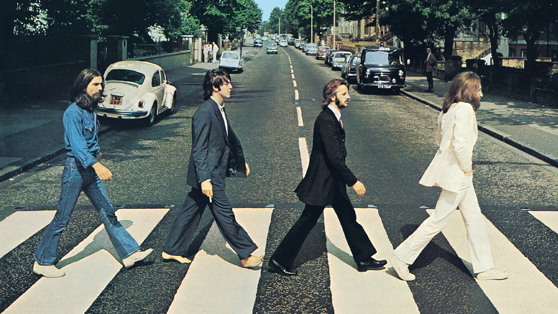 Создатели байопика про The Beatles повторили культовую обложку Abbey Road