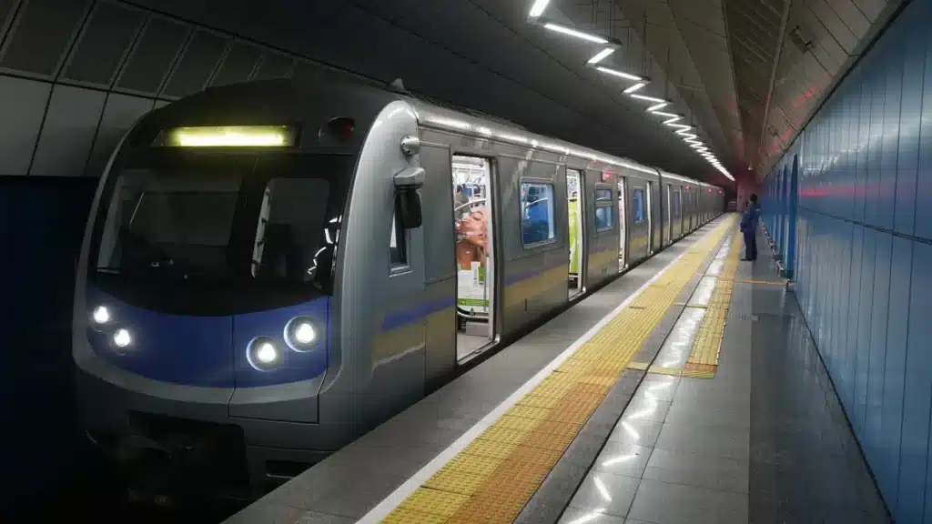 Алматинское метро возобновило работу после масштабного блэкаута