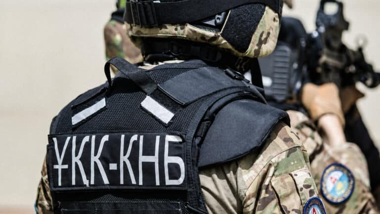 В Астане за организацию незаконной миграции задержали замглавы УМС