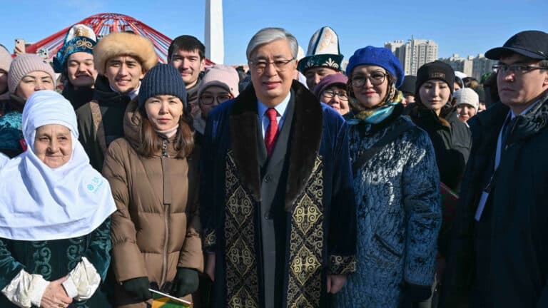 Соцопрос – казахстанцы демонстрируют высокий уровень доверия Президенту