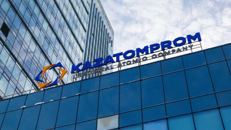 «Казатомпром» продаст крупные партии урана Китаю и России