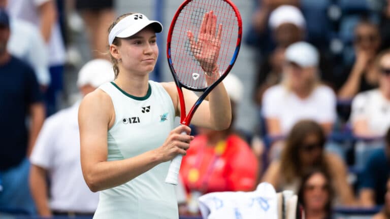Рыбакина прокомментировала погоню за Соболенко в рейтинге WTA