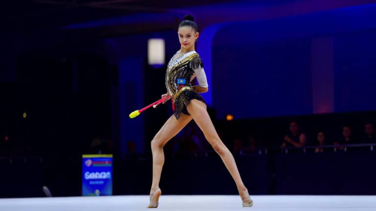 Казахстанка Акмарал Ерекешева вышла в три финала ЧМ по художественной гимнастике