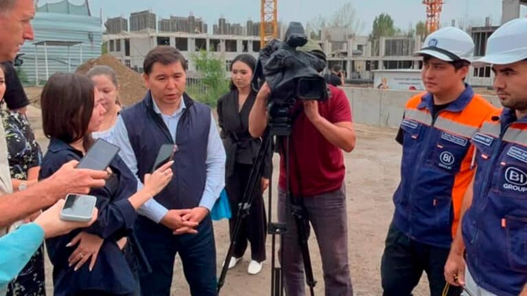 В Ауэзовском районе Алматы строят новую школу-гимназию на 1200 мест