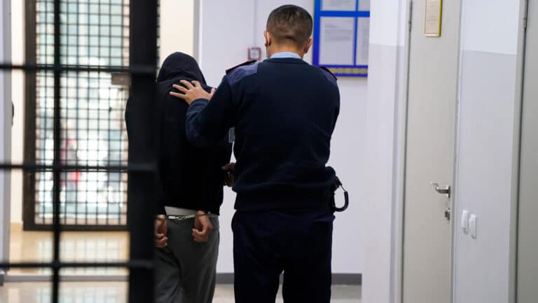 Актюбинцу выставили счет на 2 млн теңге после кражи телефона