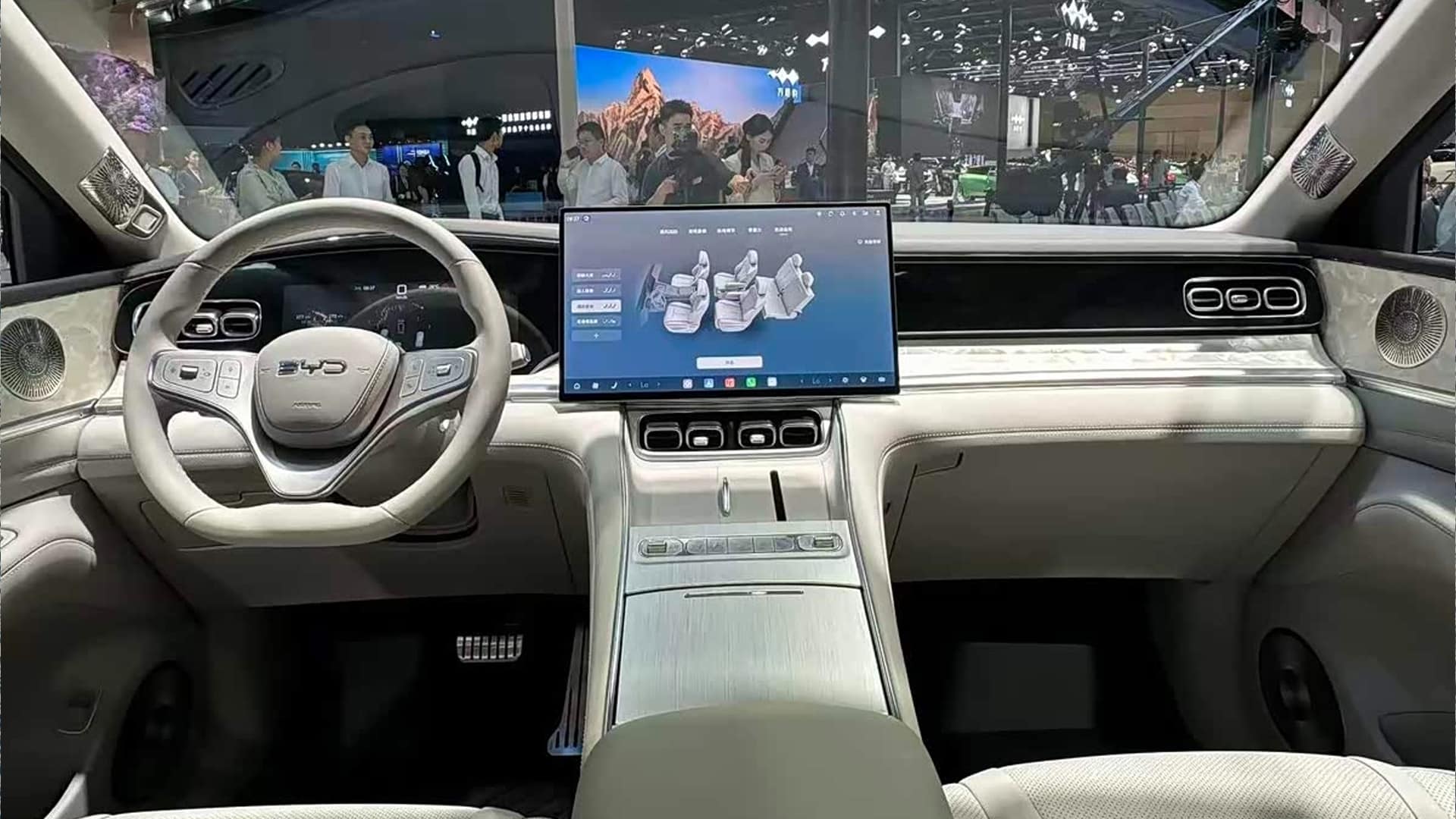 Кроссовер BYD Sealion 08 / Фото: Autohome