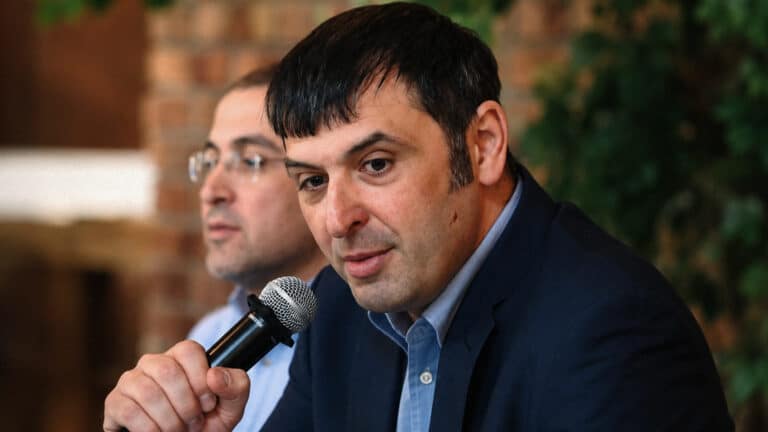 Экс-глава Kcell заработал почти 400 млн теңге в компании-производителе газоблоков