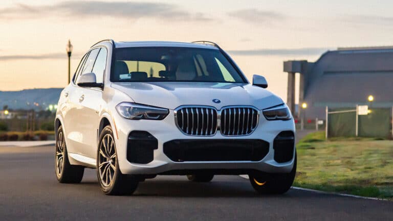 Водителя BMW X5 наказали за опасную езду на трассе Астана – Бурабай
