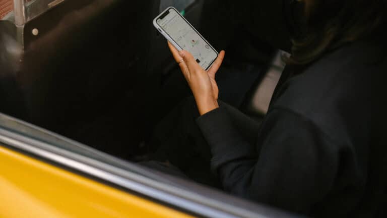 inDrive наказал водителя, который отказался выключать музыку для пассажирки