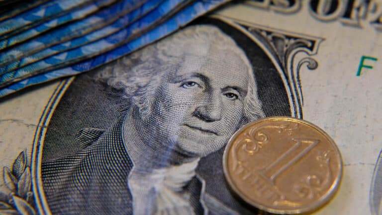 Ждать ли доллар по 500 теңге: казахстанский аналитик дал неожиданный прогноз
