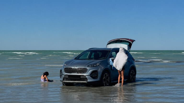 Водителя Kia Sportage наказали после заезда на пляж Балхаша