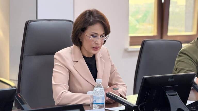 Без очередей с 5 утра: Альназарова требует порядка в детской стоматологии