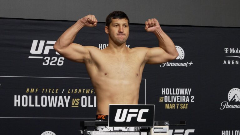 Казахстанский боец UFC Дияр Нургожай нокаутировал оппонента на турнире в Лас-Вегасе