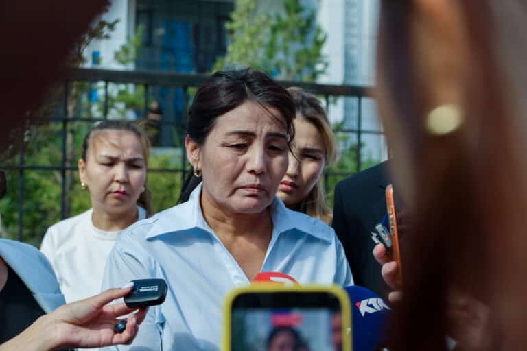 Куда ушли 4,5 млн компенсации: мама фельдшера Улданы Мырзуан ответила на упреки