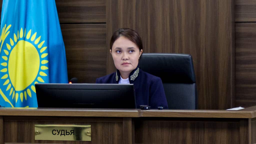 Адвокаты главы ОСИ объявили отвод судье в деле о гибели Улданы Мырзуан