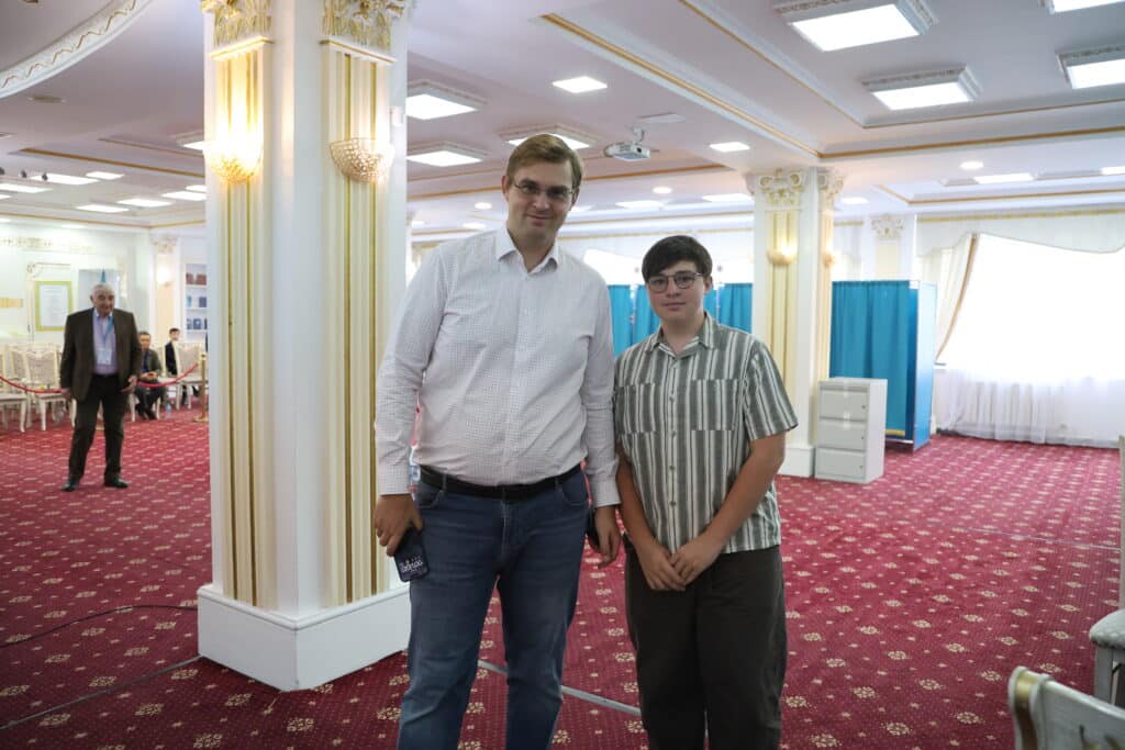Тимур Турлов вместе с сыном проголосовал на выборах в Курултай