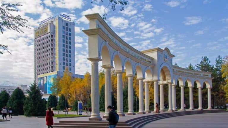 Оқу ғимараттары: Алматының ең үлкен университтері