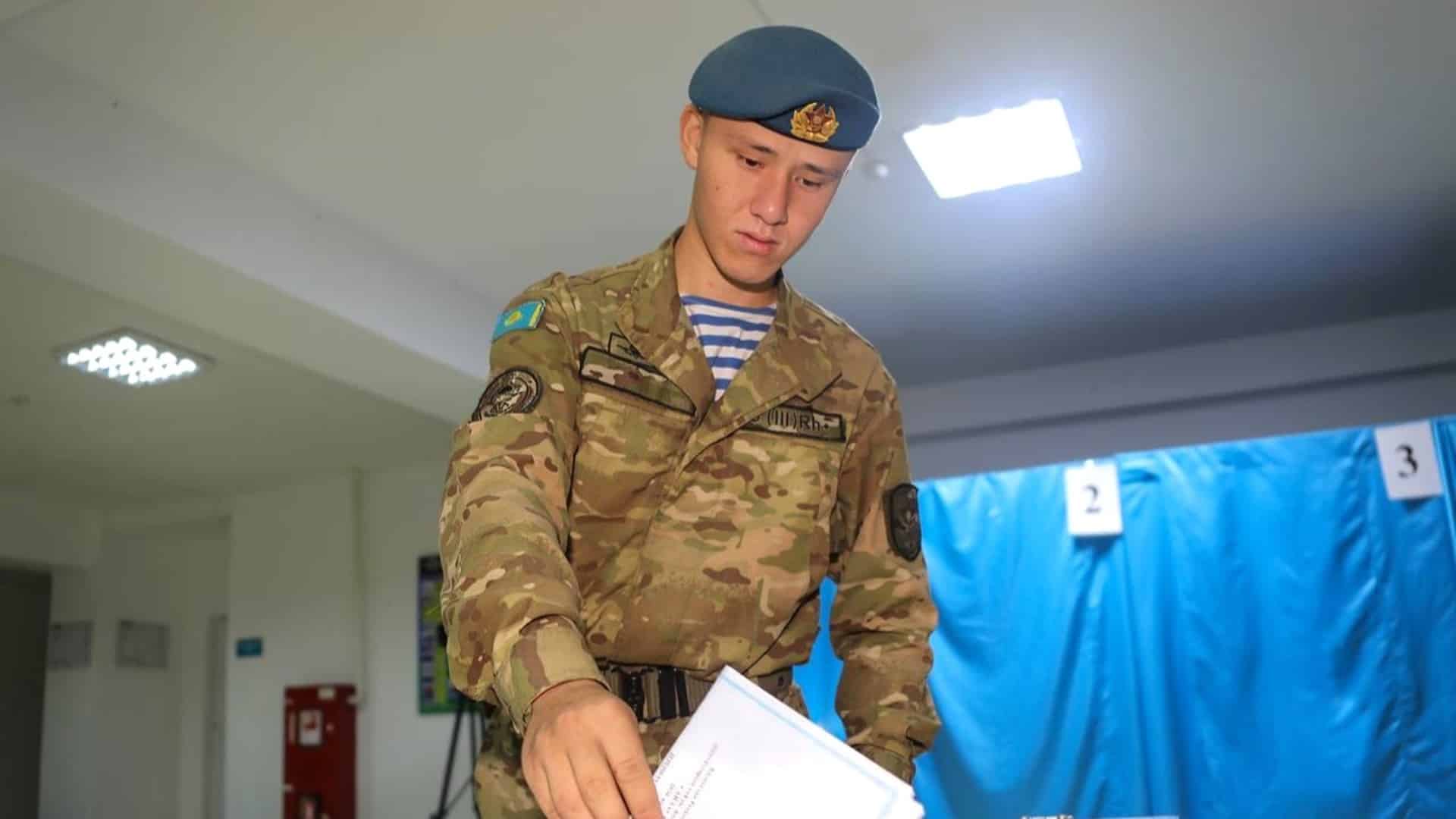 Қатардағы сарбаз сайлауға қатысты