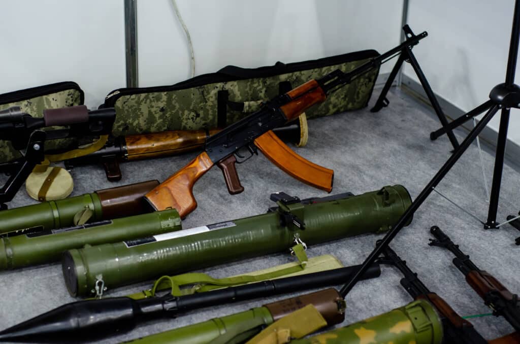 Тайник с пистолетами, гранатометом и ружьями нашли возле реки в Алматы