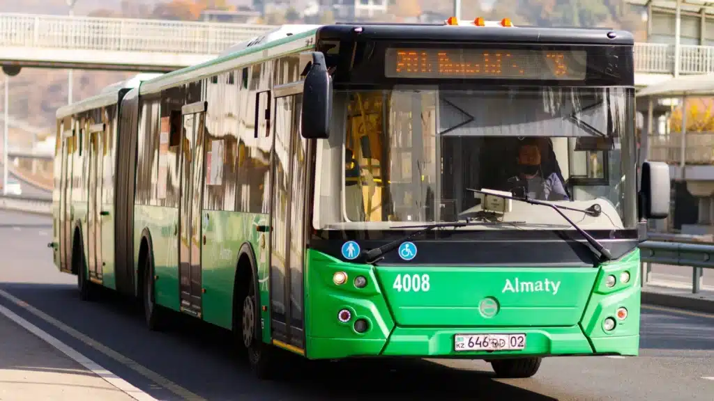 Автобусы и троллейбусы Алматы оказались загружены в день выборов