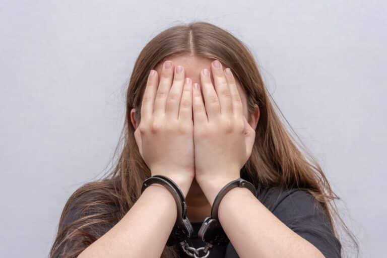 В Алматы расследуют вовлечение несовершеннолетней в наркосбыт