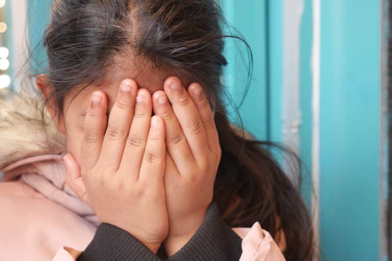В Атырау мужчина пытался силой поцеловать 12-летнюю девочку
