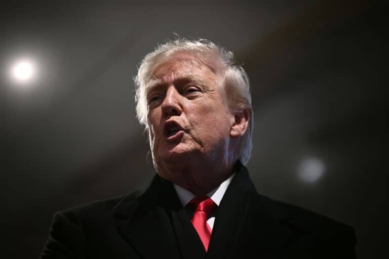 Трамп потребовал от Ирана компенсаций и осложнил переговоры по Ормузскому проливу
