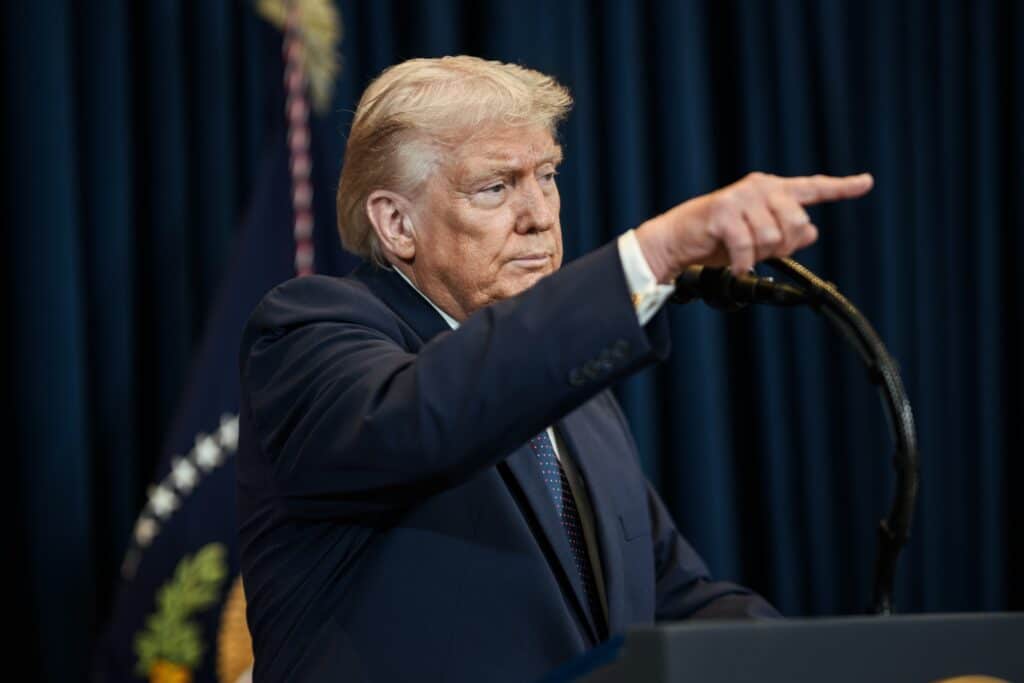 Кому Трамп пригрозил драконовскими санкциями