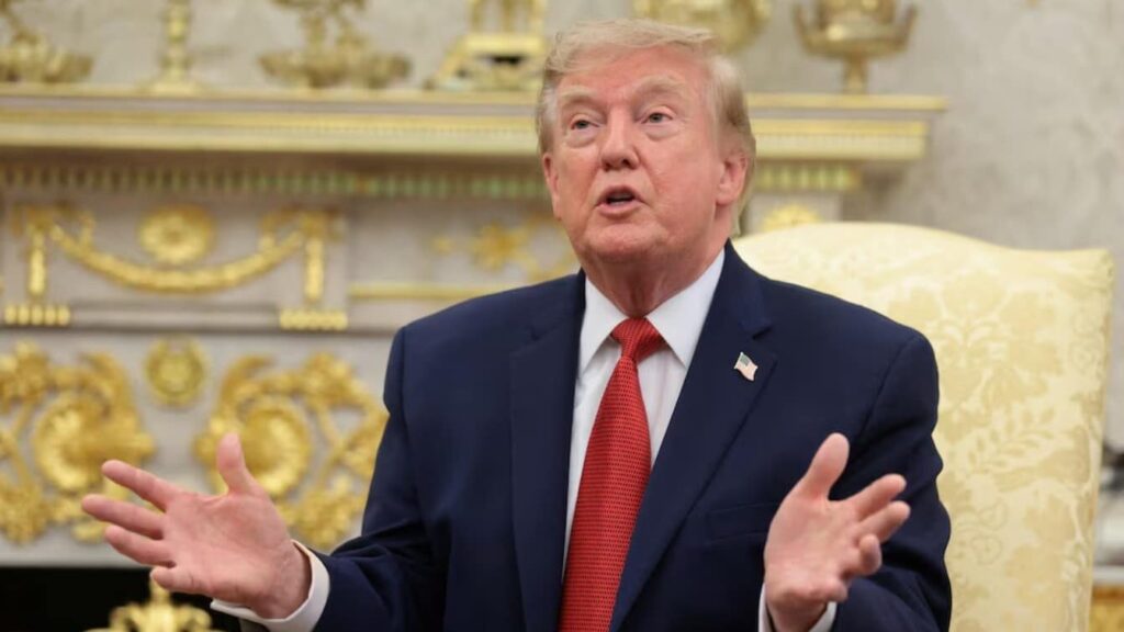 Рейтинг одобрения Трампа упал до рекордно низких 33%