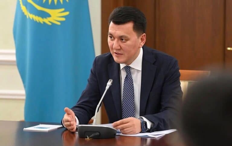 «Әншілер – шайтан азаншысы»: Ерлан Қарин тойда уағыз айтқан ер адамға жауап берді