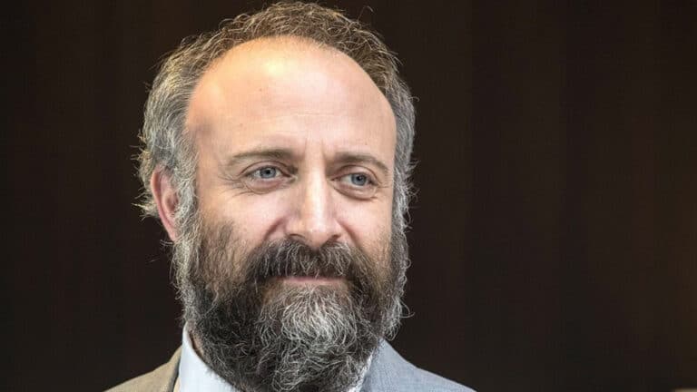 Алматыда 20 мың теңгеге Сұлтан Сүлейманмен кездесуге болады
