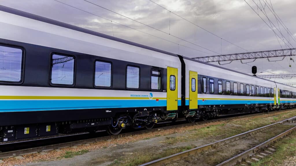Stadler заявила, что ее пассажирские вагоны наконец прошли приемку в Казахстане / Stadler, бильд-редактор Милош Муратовский