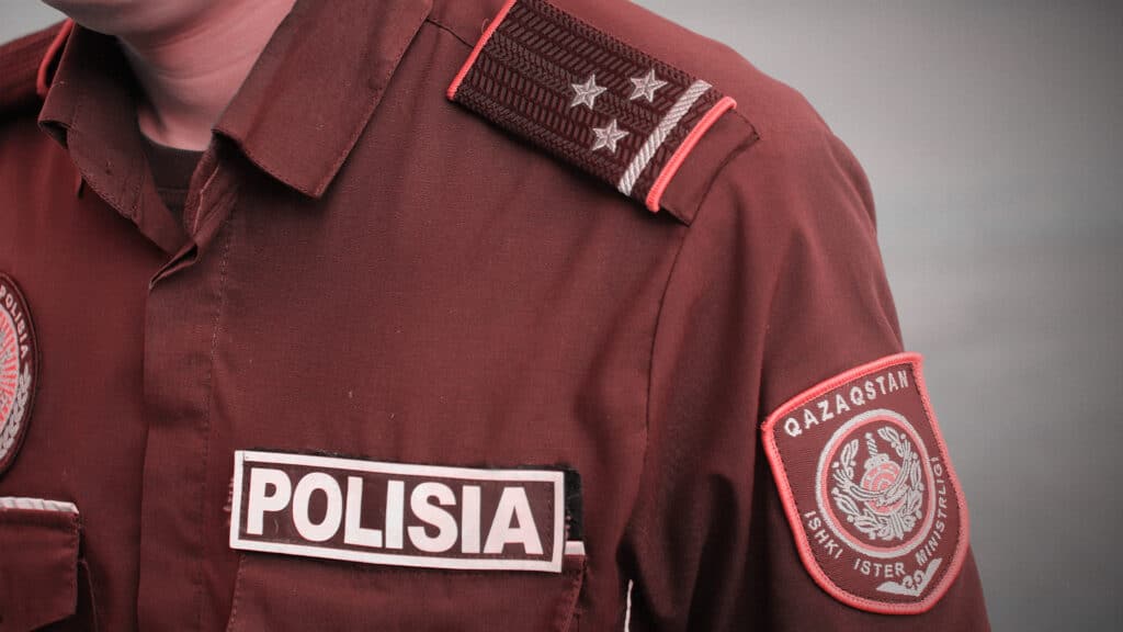 Мстил за аресты: в убийстве полицейского подозревают семейного тирана в Аральске