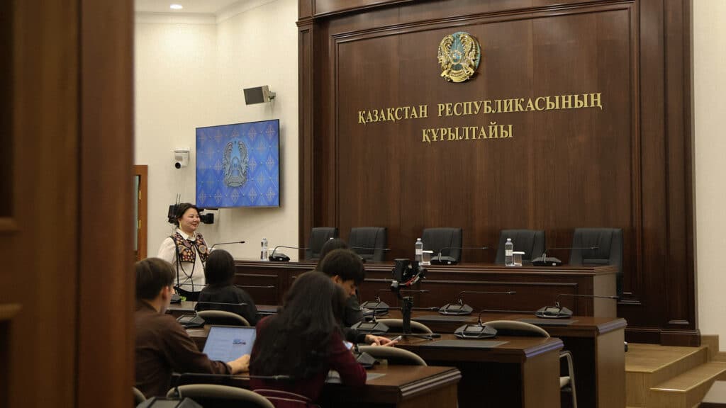 Депутатов Курултая заставят публично извиняться за фейки и оскорбления