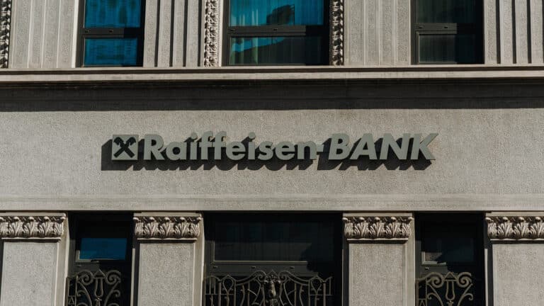 Австрийский Raiffeisen Bank может купить активы в Казахстане